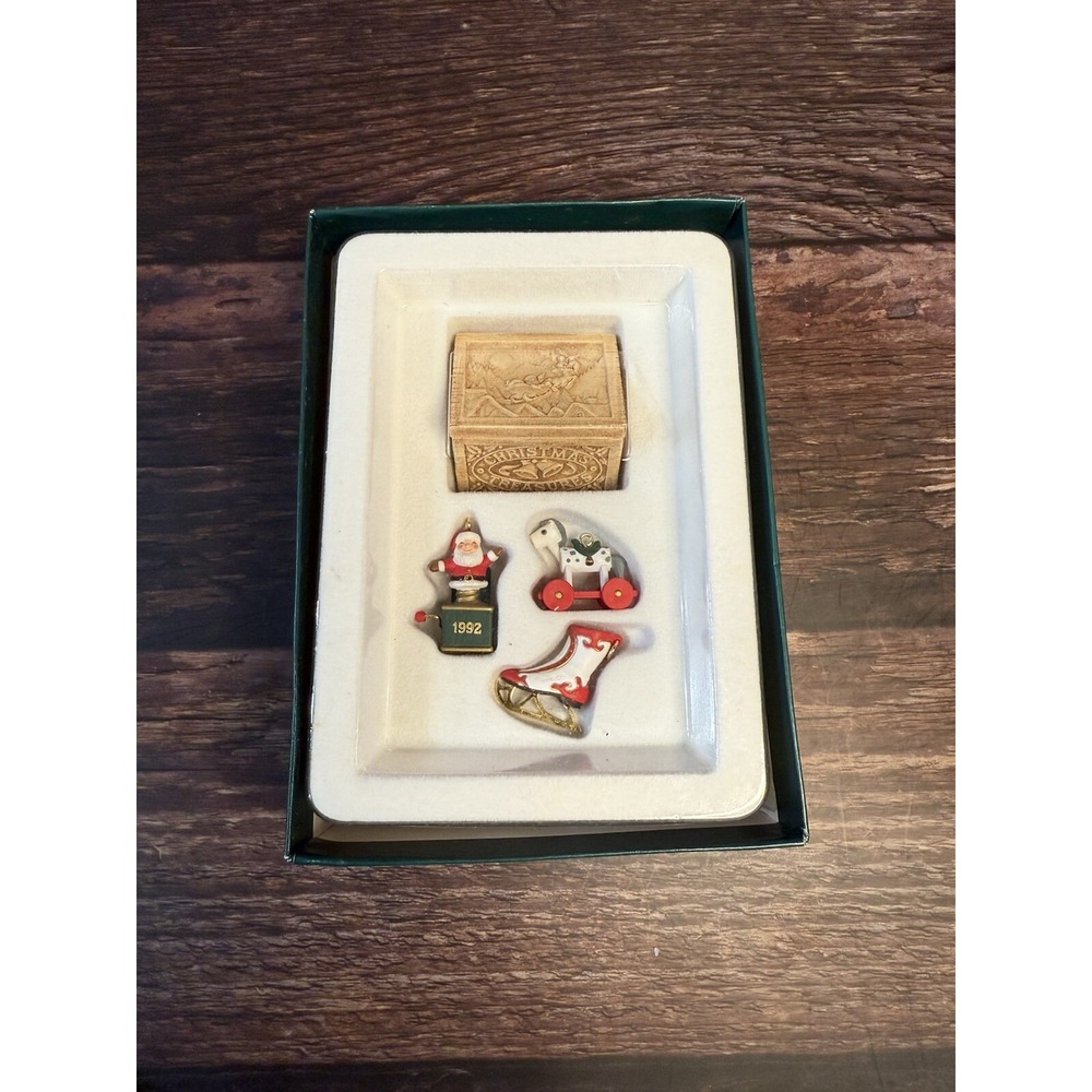 1992 Hallmark Christmas Treasures Keepsake Ornament Limited Collector Club Set